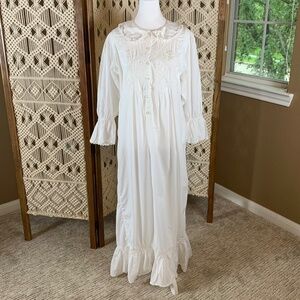 Vintage Womens Long 100% cotton‎ Nightgown sz Small Victorian Embroidered Floral